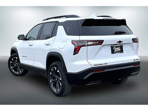 New 2026 Chevrolet Equinox RS w/ Convenience Package III AWD/4WD image 3