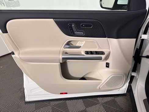 Certified 2025 Mercedes-Benz GLA 250 4MATIC image 24