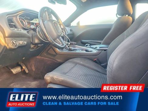 Used 2018 Dodge Challenger SXT image 13