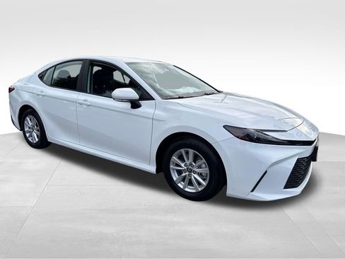Used 2025 Toyota Camry LE FWD image 7