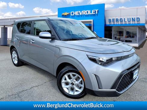 Used 2025 Kia Soul LX w/ LX Technology Package FWD image 1