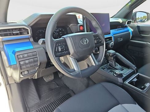 Certified 2025 Toyota Tacoma TRD Off-Road AWD/4WD image 9