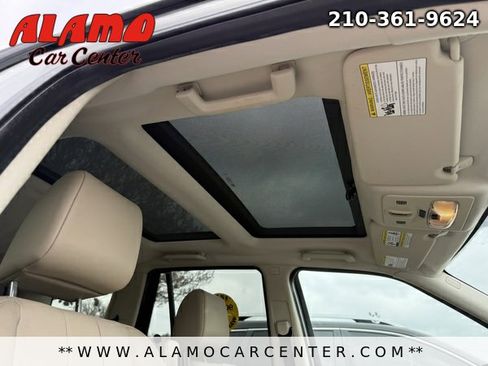 Used 2014 Land Rover LR2 HSE image 9