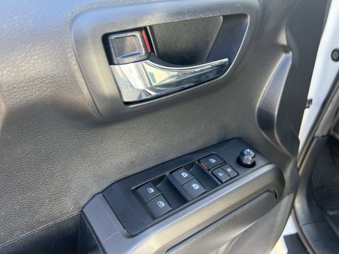 Used 2022 Toyota Tacoma TRD Off-Road w/ Technology Package image 15