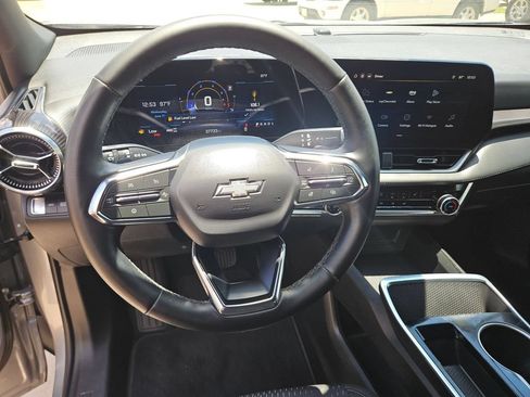 Used 2025 Chevrolet Equinox LT AWD/4WD image 17
