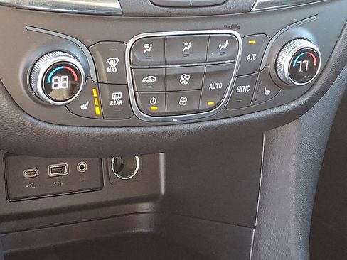 Used 2022 Chevrolet Equinox LT image 19