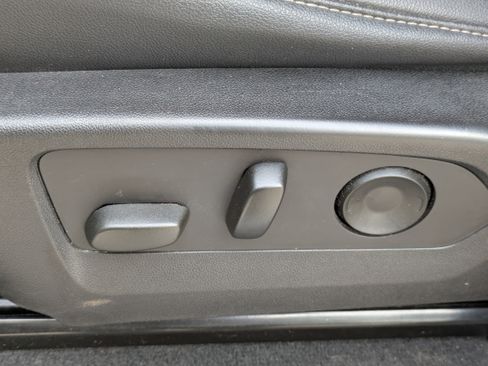 Used 2023 Chevrolet Colorado LT w/ LT Convenience Package III image 11