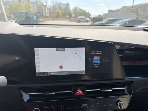 Certified 2023 Kia Niro EX Touring image 10