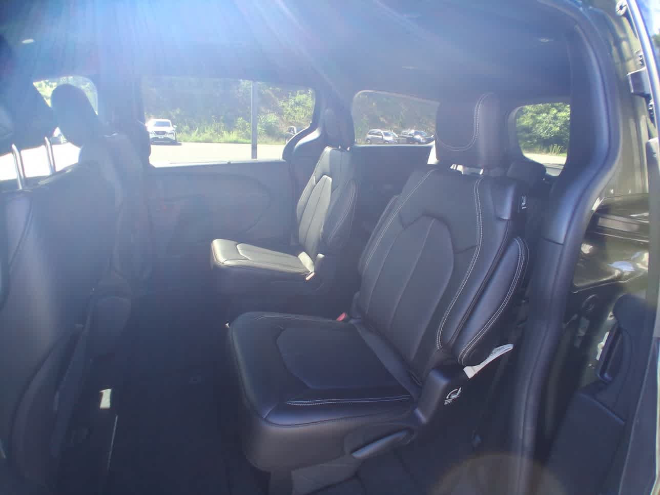 New 2027 Chrysler Pacifica Select AWD/4WD image 13