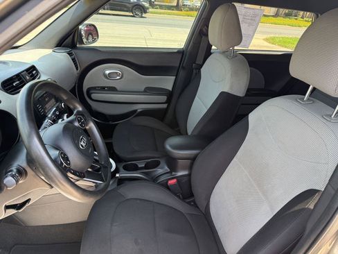Used 2019 Kia Soul FWD image 10