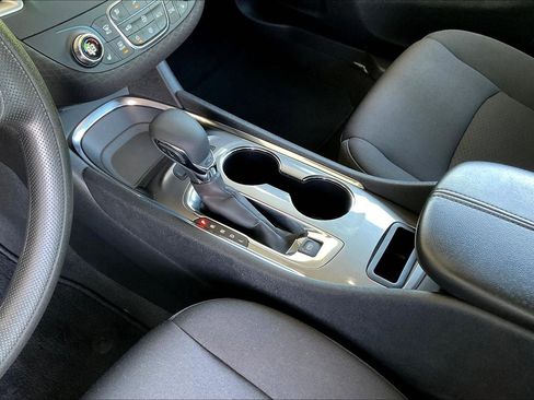 Used 2023 Chevrolet Malibu LT FWD image 17