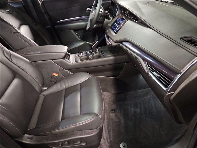Used 2023 Cadillac XT4 Luxury w/ Cold Weather Package AWD/4WD image 21