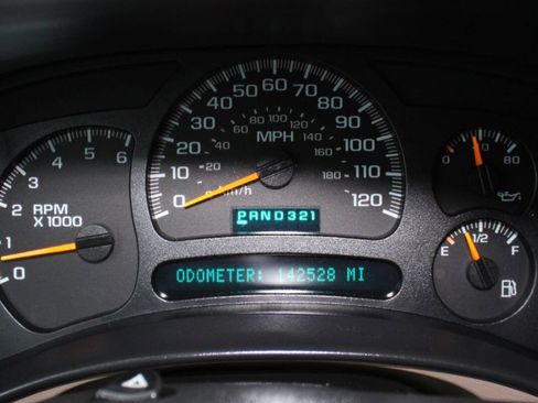 Used 2004 Chevrolet Avalanche Z71 w/ Sun And Sound Package image 9