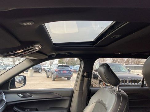 Used 2025 Jeep Grand Cherokee L Altitude image 13