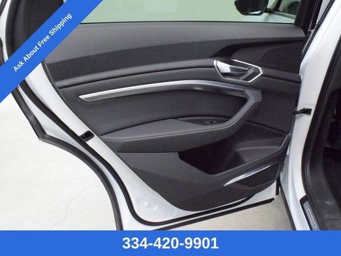 Used 2021 Audi e-tron Premium Plus w/ Premium Plus Package image 19