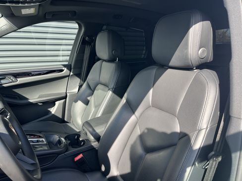 Certified 2024 Porsche Macan S image 5