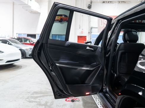 Used 2018 Mercedes-Benz GLS 550 4MATIC w/ Driver Assistance Package image 48