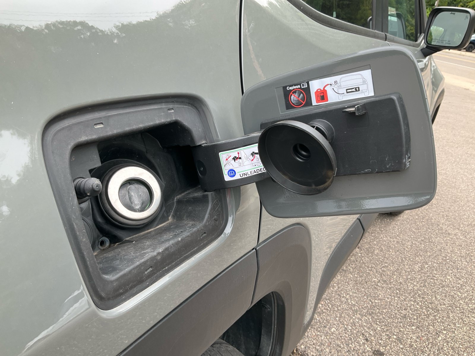 Used 2022 Jeep Renegade Latitude AWD/4WD image 21