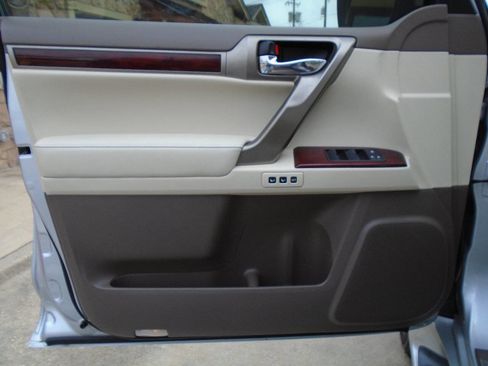 Used 2010 Lexus GX 460 image 31