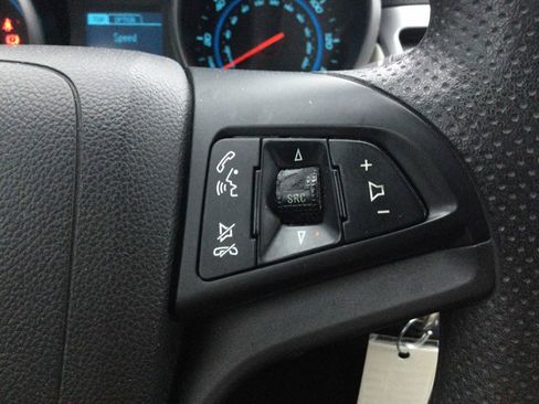 Used 2014 Chevrolet Cruze LS image 18