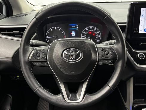 Used 2025 Toyota Corolla Cross LE FWD image 30