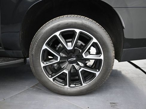 Used 2025 Chevrolet Suburban RST image 13