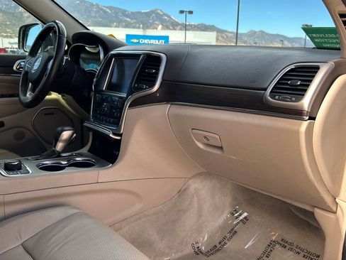 Used 2017 Jeep Grand Cherokee Overland image 8