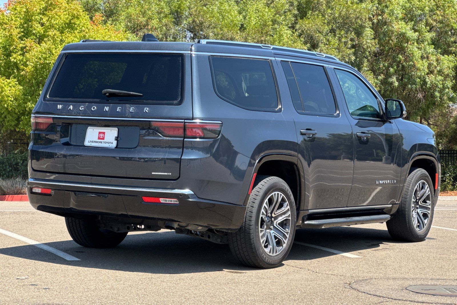 Used 2024 Jeep Wagoneer Series II AWD/4WD image 4