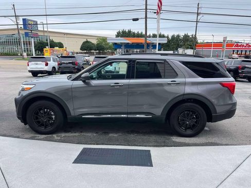 Used 2023 Ford Explorer XLT w/ Equipment Group 202A RWD image 6
