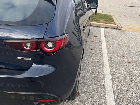 Used 2022 MAZDA MAZDA3 s image 8