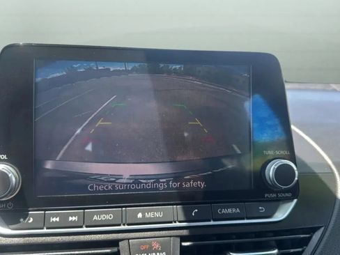 Used 2022 Nissan Altima 2.5 SV FWD image 13