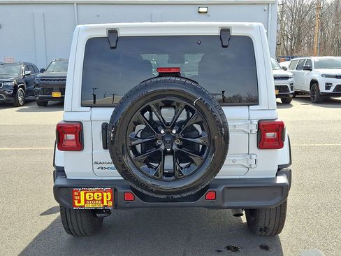 Certified 2025 Jeep Wrangler Unlimited Sahara w/ Safety Group image 5