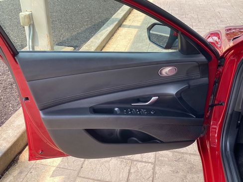 Used 2025 Hyundai Elantra SEL FWD image 19