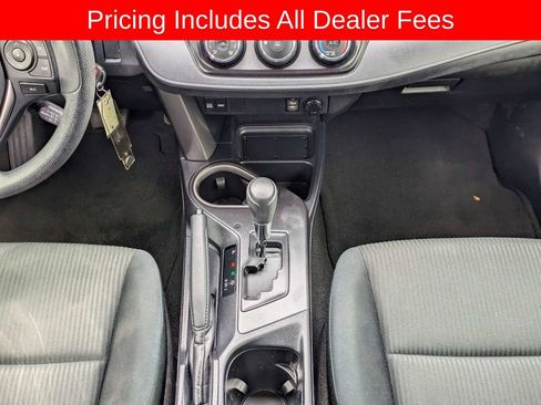 Used 2018 Toyota RAV4 LE FWD image 20