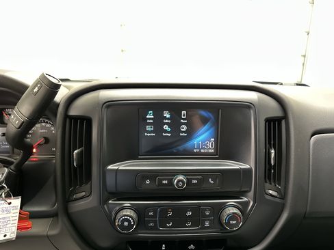Used 2018 Chevrolet Silverado 1500 Custom w/ Custom Value Package AWD/4WD image 25