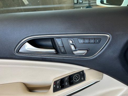 Used 2019 Mercedes-Benz GLA 250 w/ Convenience Package image 17