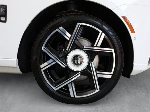 Certified 2025 Rolls-Royce Cullinan Black Badge AWD/4WD image 20