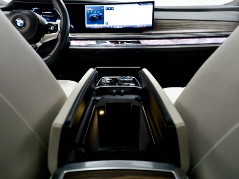 Used 2023 BMW 760i xDrive w/ Luxury Rear Seating Package AWD/4WD image 34