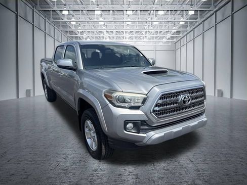 Used 2016 Toyota Tacoma TRD Sport w/ Towing Package RWD image 7