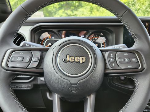 New 2025 Jeep Gladiator Willys image 23