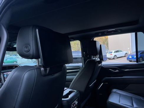 Used 2021 GMC Yukon Denali w/ Denali Premium Package image 23