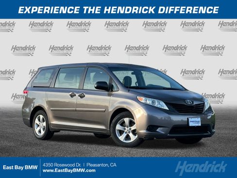 Used 2014 Toyota Sienna L image 1
