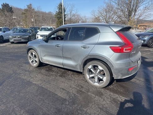 Used 2019 Volvo XC40 T5 Momentum image 4