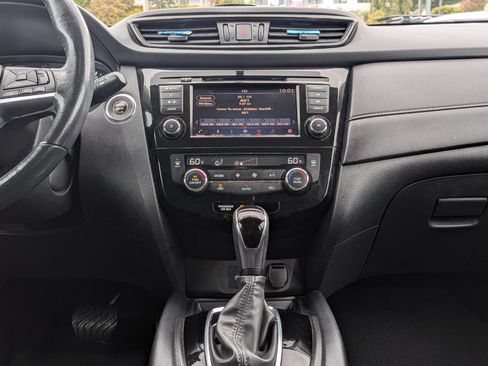 Used 2018 Nissan Rogue SV FWD image 10