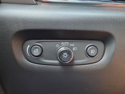 Used 2021 Chevrolet Traverse LT FWD image 20