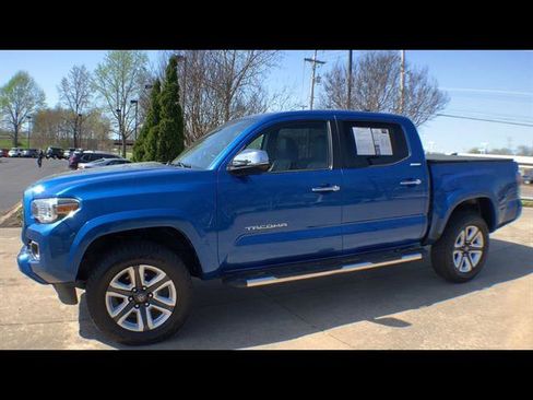 Used 2016 Toyota Tacoma Limited w/ Towing Package image 4