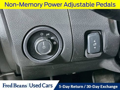 Used 2014 Ford Taurus SEL w/ Equipment Group 201A FWD image 13