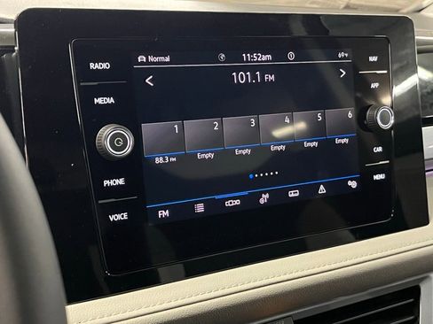 New 2025 Volkswagen Taos SEL image 27