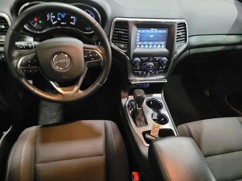 Used 2020 Jeep Grand Cherokee Laredo image 22