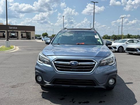 Used 2018 Subaru Outback 3.6R Limited AWD/4WD image 2